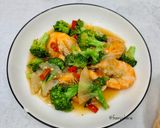 Foto langkah ke 5 dari resep Udang Cah Brokoli.