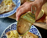 Foto del paso 2 de la receta: Bocadillo caliente de rulo cabra con bonito y cebolla caramelizada