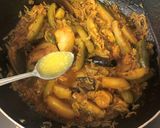 A picture of step 6 of Chaal Chingri Potol (Parwal / Pointed Gourd Cooked With Prawns & Rice - Bengali style).