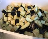 Une image de l'étape 9 de Aubergines aux carottes jaunes, persil, ail, oignon et épices.