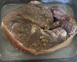 Sörben pácolt bőrös sertéscomb 🍖 recept fázis 3 fotója