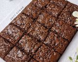 Foto langkah ke 8 dari resep Triple Chocolate Brownies.