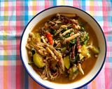 รูปขั้นตอนการทำที่ 4 ของ แกงเผ็ดฟักทองเห็ดปลาย่างใส่ดอกงิ้ว🌶️🧄