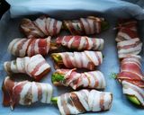 Bacönbe göngyölt avokádó mézes-csilis szószban recept fázis 2 fotója