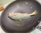 貝里斯辣醬 × 台式紅燒黃魚的食譜步驟1照片
