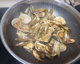 豉汁炒 (花甲/沙白/聖子)的食譜步驟5照片