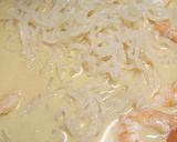 A picture of step 2 of Thai prawn and noodle soup.