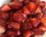 A picture of step 1 of Tri Colour Strawberry Shake.