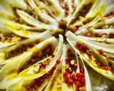 Foto del paso 3 de la receta: Barquitas de endivia con granada y cremoso de frutos secos a la cúrcuma y curry