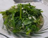 Foto langkah ke 7 dari resep Tumis Kangkung Segar dgn Sedikit Kuah Masak Tanpa Minyak Goreng.