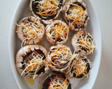 Foto del paso 3 de la receta: Champi pizzas de jamón serrano