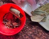 A picture of step 2 of Akhni pulav.