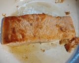 Foto del paso 2 de la receta: Salmón rosado con salsa de albahaca y ajo express con tip para quitar la piel