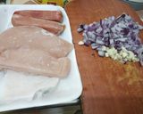 A picture of step 1 of Chicken and sausage pilau.