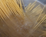 Foto del paso 3 de la receta: Spaghetti con Shiitake y Atún