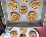 Foto langkah ke 5 dari resep Fruit Roll Pizza.