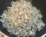 魩仔魚炒蒜味花生的食譜步驟4照片