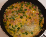 Foto del paso 4 de la receta: Frittata de pimiento, panceta y mozzarella