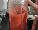 A picture of step 2 of Fresh Strawberry Juice.
