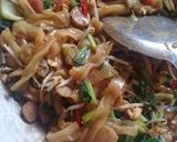 Foto langkah ke 6 dari resep Kwetiau goreng.