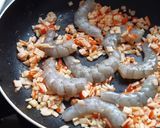 Foto del paso 4 de la receta Espaguetis con langostinos y surimi (otra versión)