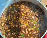 A picture of step 5 of Jjajangmyeon 짜장면 (Black Bean Noodles).