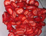 Foto del paso 2 de la receta: Frutillas con crema en spray