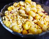 A picture of step 8 of Makhana Bhel.