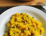 Pas rețetă Risotto galben cu cârnați proaspeți și mazăre 4 fotografie