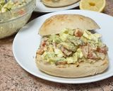 Foto del paso 2 de la receta Pan cristal con ensaladilla de aguacate