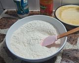 Foto del paso 2 de la receta: Pizza mega crocante con queso mozzarella y paleta,aceitunas
