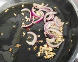 Foto del paso 4 de la receta Salchichas frescas de pollo con verduras y salsa de soja