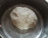 A picture of step 1 of Italian pizza.