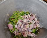 Foto langkah ke 3 dari resep Oseng Cumi Asin Cabe Gendot.