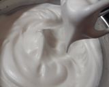 Foto langkah ke 3 dari resep Bolu Hongkong Keju Almond.