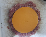Foto del paso 3 de la receta: Hamburguesa rellena 🍔🍔🐷🐷 #retofinde 🍔