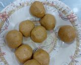 A picture of step 3 of Besan laddo.