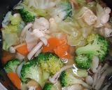 รูปขั้นตอนการทำที่ 3 ของ ซุปผักและสันในไก่