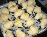 Foto del paso 5 de la receta: Medialunas con harina para pizza y aceite