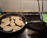 Foto del paso 1 de la receta: Pechugas con salsa de yogur en pan de pita