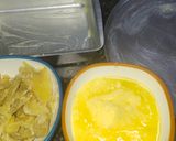 A picture of step 1 of Gur papdi.