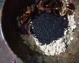 A picture of step 1 of Banana Dates Overnight Oats.