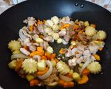 Foto langkah ke 5 dari resep Ayam Saus Pedas Manis.