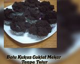 Foto langkah ke 5 dari resep Bolu Kukus Coklat Mekar Tanpa Telur.