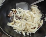 Foto langkah ke 4 dari resep Rebung tumis Jamur.