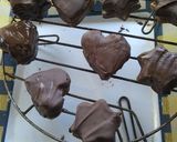 Foto del paso 6 de la receta: Alfajores bañados en chocolate