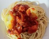 Foto del paso 4 de la receta: Spaguetty con trozos de pollo en salsa roja