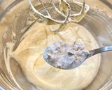 Foto del paso 4 de la receta: Pastel de mantequilla, naranja y plátano, con cobertura crujiente