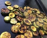 Une image de l'étape 7 de Courgettes au beurre de chorizo,curry et pavot bleu (recette plancha).