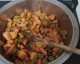Foto del paso 5 de la receta: Sepia con patatas y habas